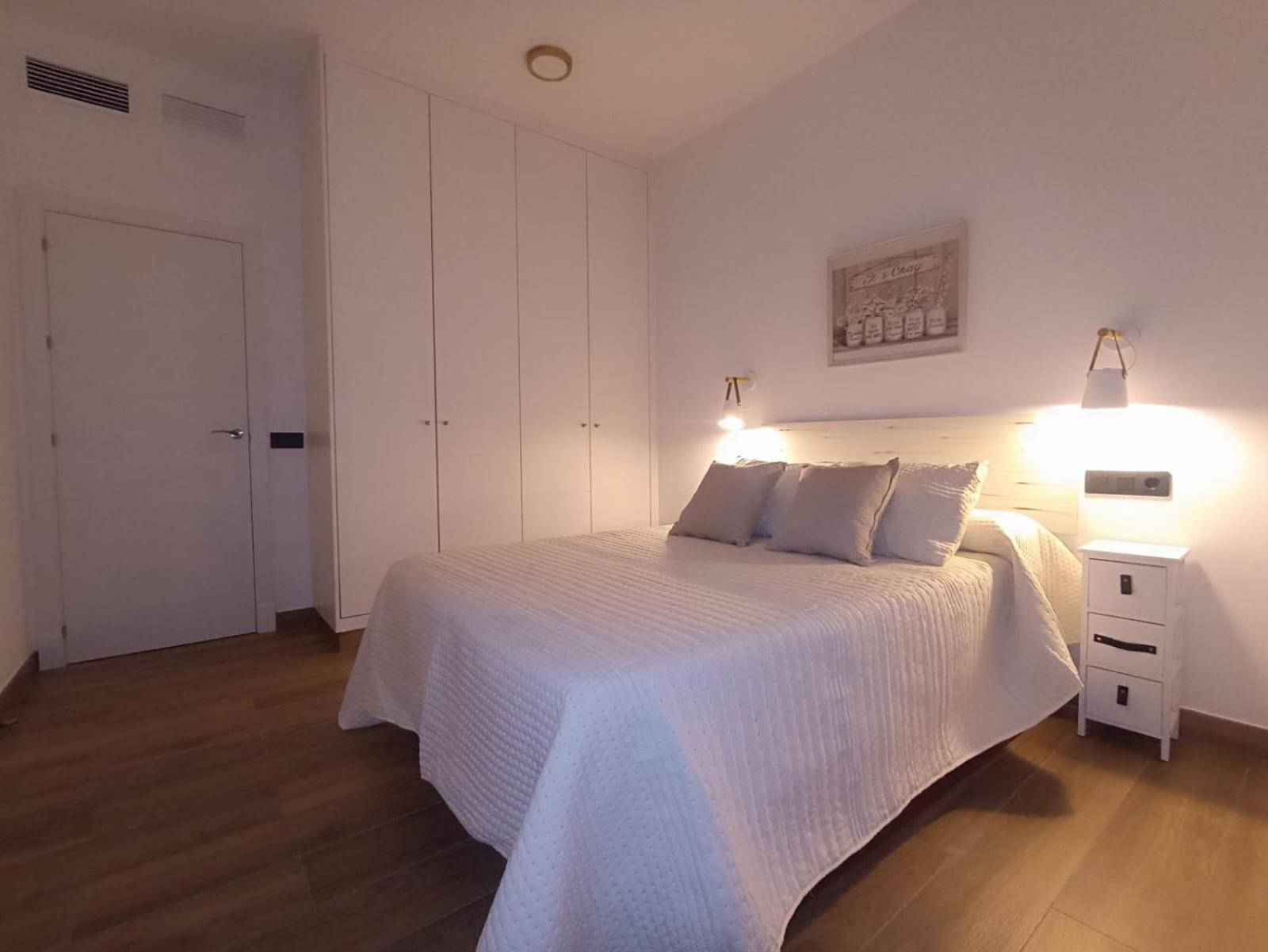 Apartamento Nuevo Centrico Con Aparcamiento Privado Incluido Alcalá de Guadaira Eksteriør bilde